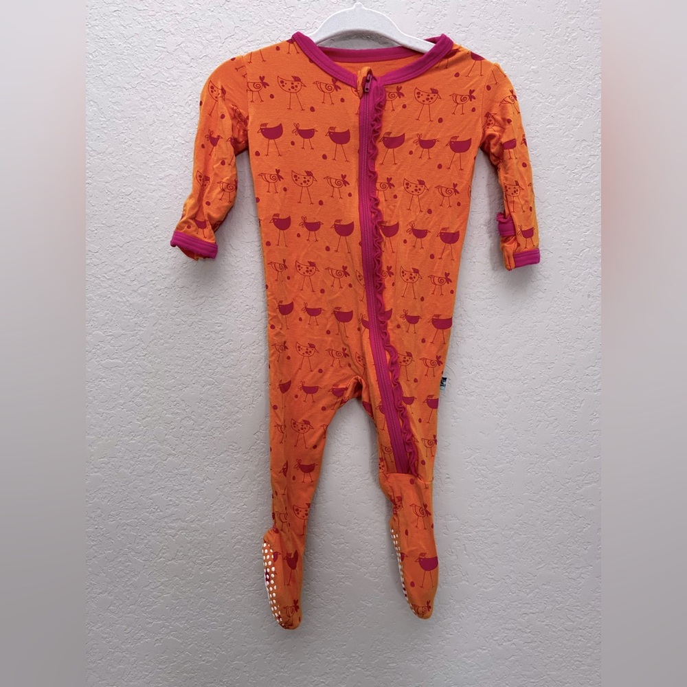 Kickee Pants Muffin Ruffle Footie w/zipper, Apricot Chickens - Size 0-3 Months